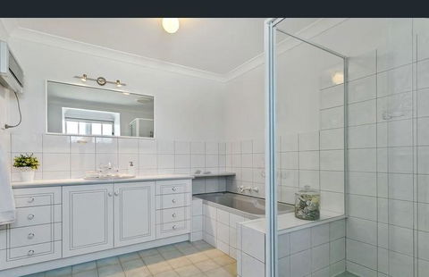 Angaston House - Accommodation Australia 14