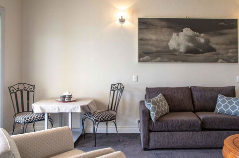 Angaston House - Accommodation Australia 8