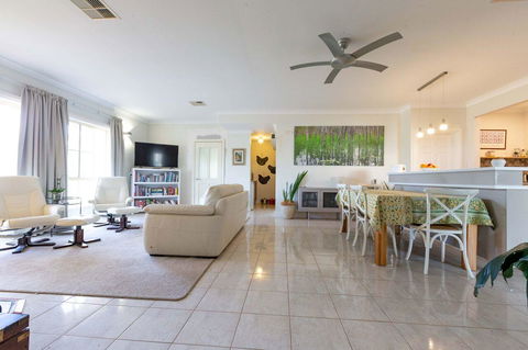 Angaston House - Accommodation Australia 1