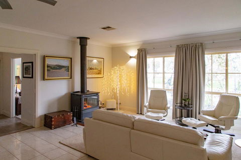 Angaston House - Accommodation Australia 5