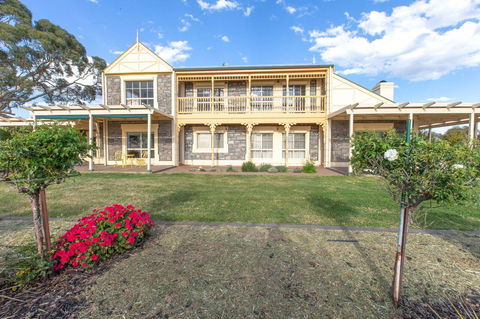 Angaston House - Accommodation Australia 24