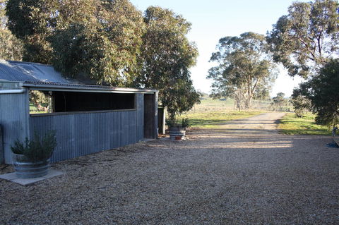 Rabbiters Hut - Local Tourism 8