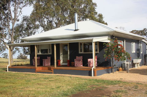 Rabbiters Hut - Local Tourism 0
