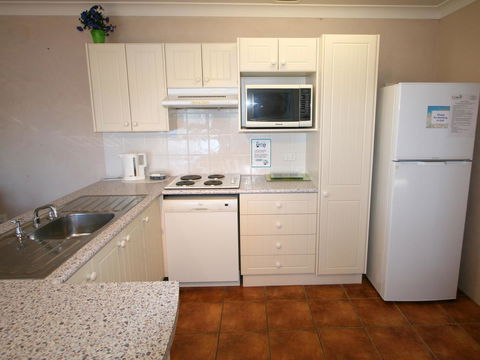 Lake Edge Apartments - Accommodation Australia 6