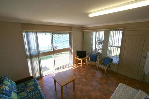 Lake Edge Apartments - Accommodation Australia 10