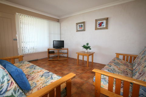 Lake Edge Apartments - Accommodation Australia 15
