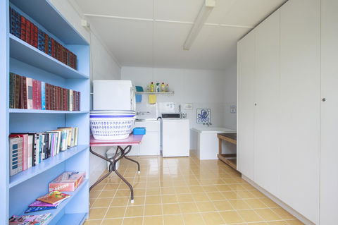 Lake Edge Apartments - Accommodation Australia 4