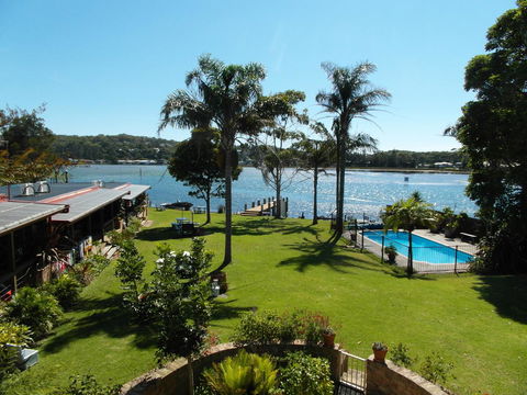 Lake Edge Apartments - Accommodation Australia 0