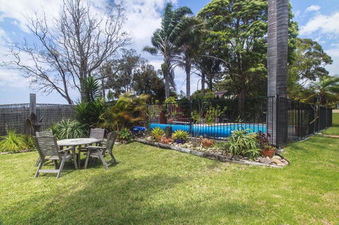 Lake Edge Apartments - Accommodation Australia 2