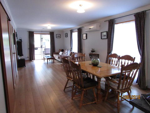 Lazy Days Cottage - Victor Harbor - Accommodation Australia 4