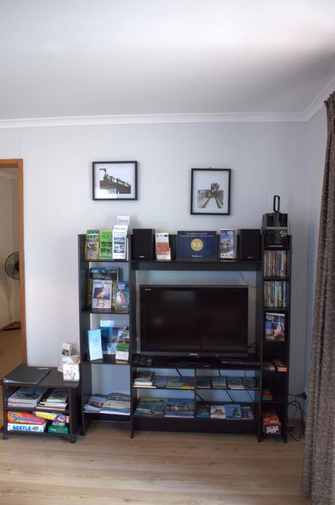 Lazy Days Cottage - Victor Harbor - Accommodation Australia 9
