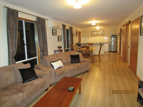 Lazy Days Cottage - Victor Harbor - Accommodation Australia 17