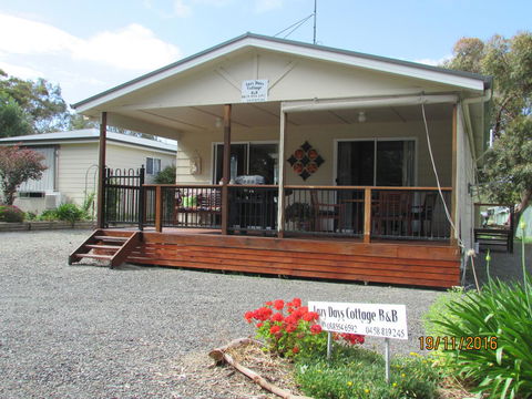 Lazy Days Cottage - Victor Harbor - Accommodation Australia 0