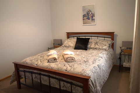 Lazy Days Cottage - Victor Harbor - Accommodation Australia 3