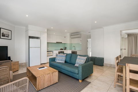 Bayview Beachfront Apartments, In Town Right On The Beach - Accommodation Australia 41