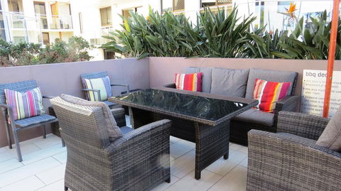 Bayview Beachfront Apartments, In Town Right On The Beach - Accommodation Australia 24