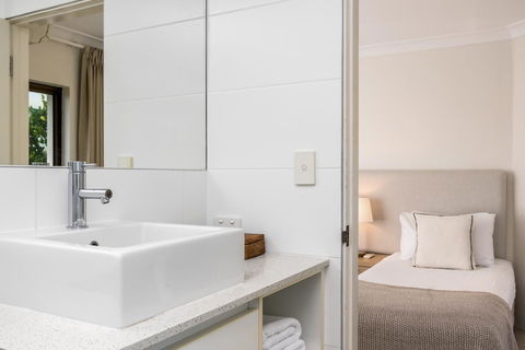 Bayview Beachfront Apartments, In Town Right On The Beach - Accommodation Australia 31