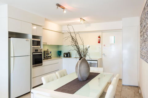 Bayview Beachfront Apartments, In Town Right On The Beach - Accommodation Australia 42