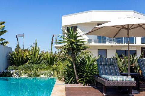 Bayview Beachfront Apartments, In Town Right On The Beach - Accommodation Australia 17