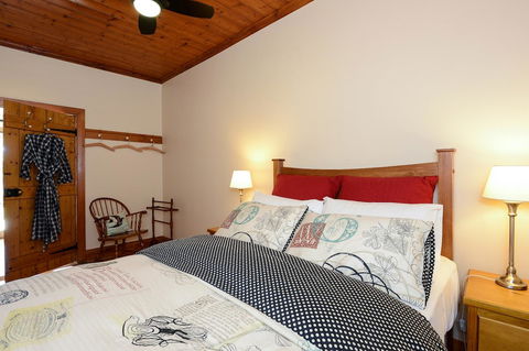 Trafalgar Premium Vintage Suites - Accommodation Australia 23