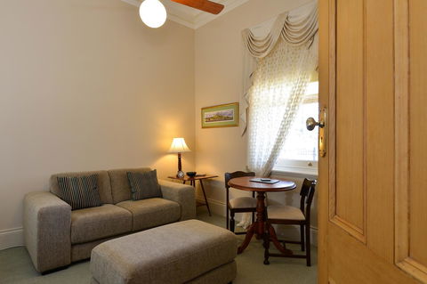 Trafalgar Premium Vintage Suites - Accommodation Australia 25