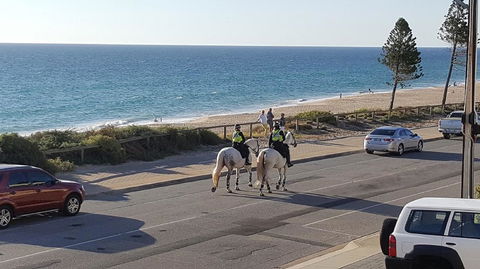 Beachside Escape On The Esplanade - Accommodation Australia 4