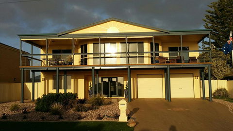 Beachside Escape On The Esplanade - Accommodation Australia 0