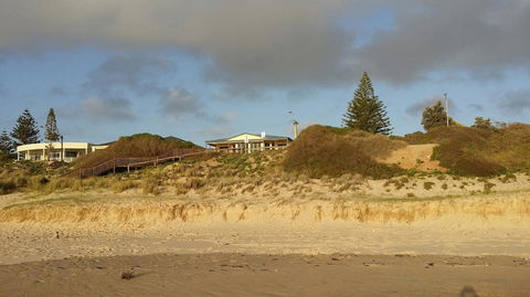 Beachside Escape On The Esplanade - Accommodation Australia 3