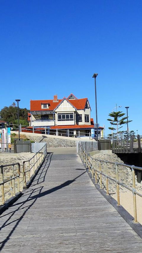 McCloud House - Accommodation Australia 3