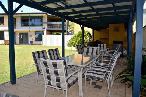Longbeach Apartments - Accommodation Australia 4