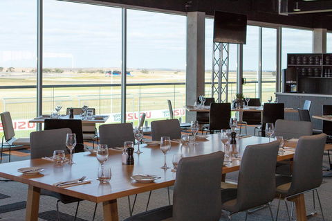 Rydges Pit Lane - Australia Shopping 38