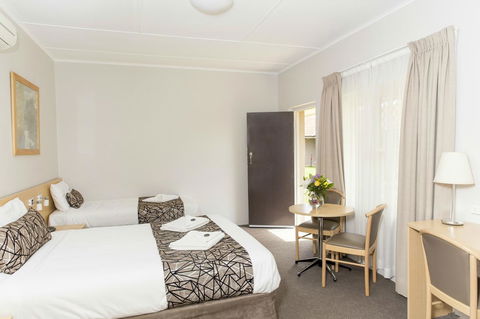 Bathurst Motor Inn - Australia Shopping 24