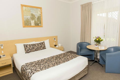 Bathurst Motor Inn - Australia Shopping 3
