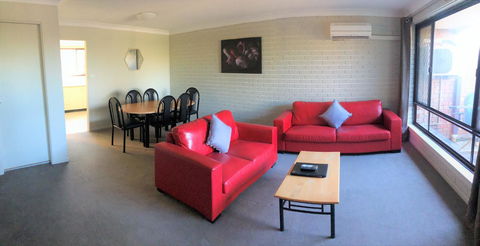 Bathurst Motor Inn - Australia Shopping 4