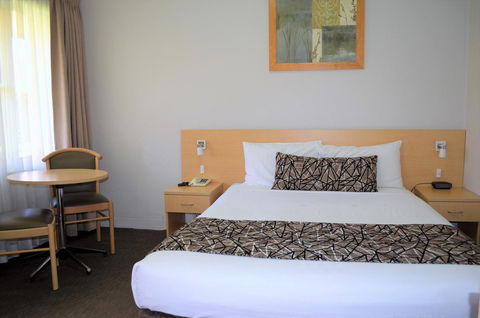 Bathurst Motor Inn - Australia Shopping 26