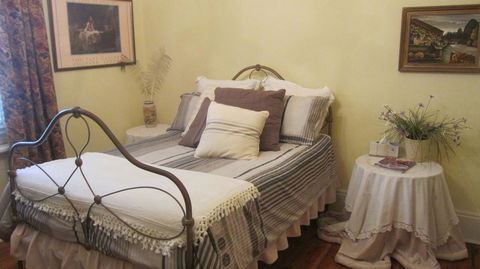 Gainsborough Cottage - Bed n Breakfasts 9