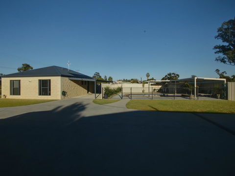 DBJ Holiday Units - Accommodation Australia 1