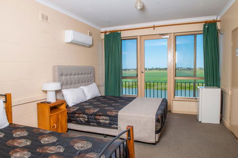 Tailem Bend Riverside Hotel - Accommodation Australia 0