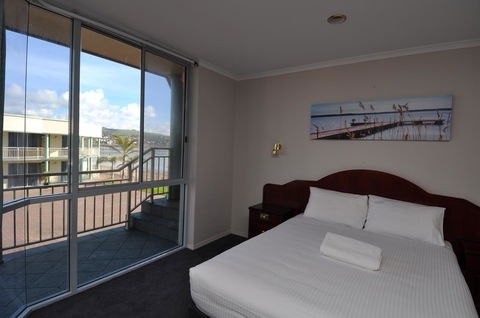Hilton Beachfront Motel - Accommodation Australia 34