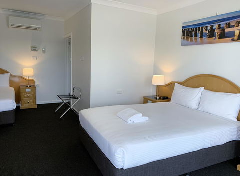 Hilton Beachfront Motel - Accommodation Australia 2