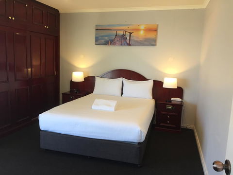 Hilton Beachfront Motel - Accommodation Australia 8