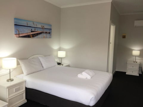 Hilton Beachfront Motel - Accommodation Australia 5
