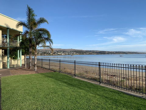 Hilton Beachfront Motel - Accommodation Australia 4