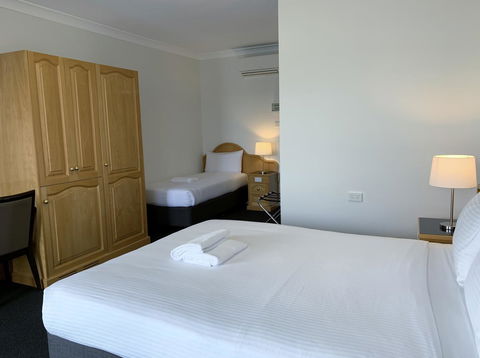 Hilton Beachfront Motel - Accommodation Australia 11
