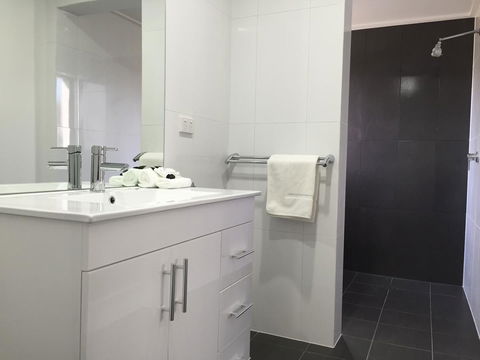Hilton Beachfront Motel - Accommodation Australia 37