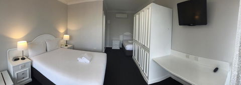 Hilton Beachfront Motel - Accommodation Australia 39