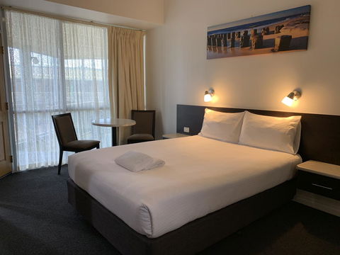 Hilton Beachfront Motel - Accommodation Australia 1