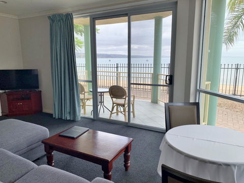 Hilton Beachfront Motel - Accommodation Australia 3