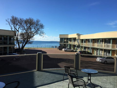 Hilton Beachfront Motel - Accommodation Australia 22