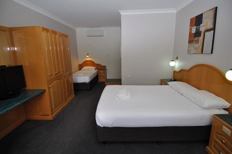 Hilton Beachfront Motel - Accommodation Australia 36